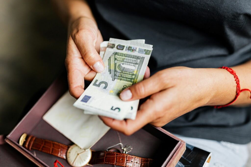 Wenig Geld in der Hand